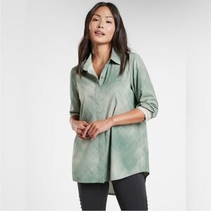 Athleta Size Large Urbanite Printed Button Down Top Denali Minimalistic Grey